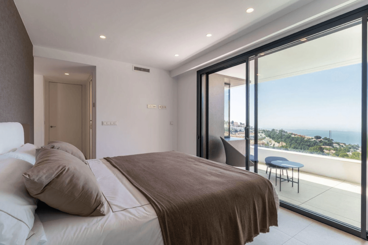 nueva villa de lujo con impresionantes vistas panorámicas al mar y a las moñtanas en Altea Hills