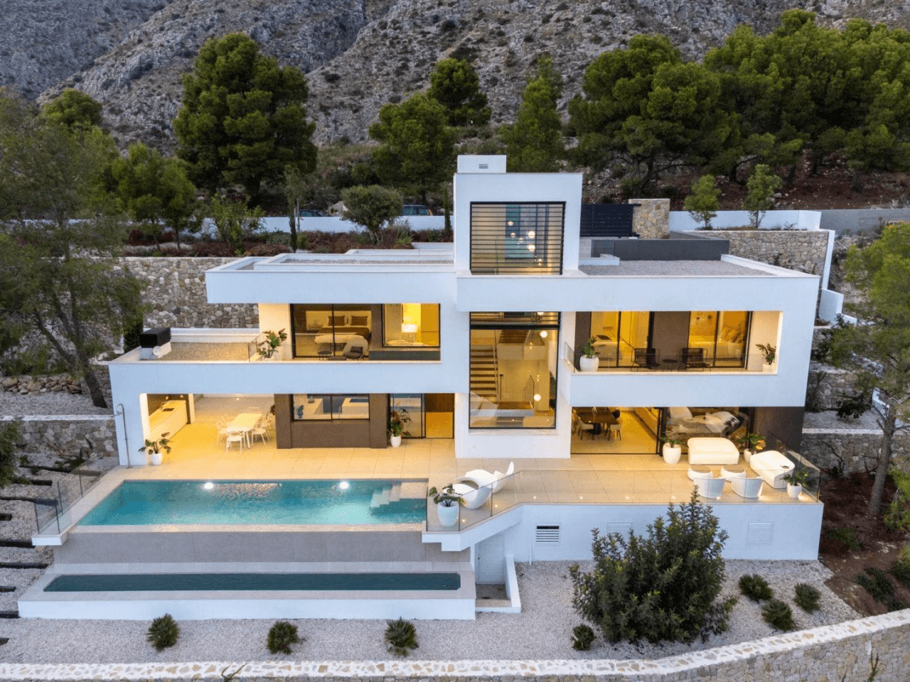nueva villa de lujo con impresionantes vistas panorámicas al mar y a las moñtanas en Altea Hills