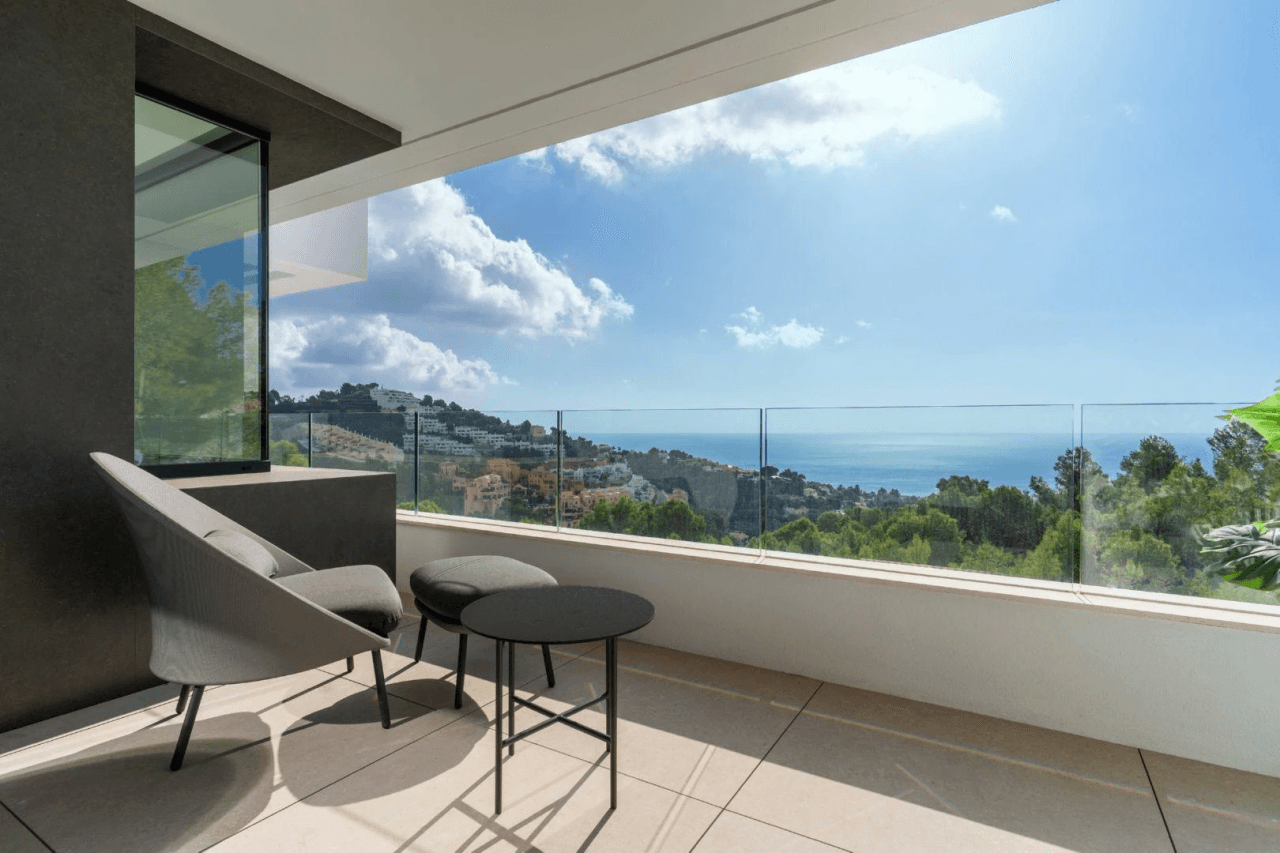 nueva villa de lujo con impresionantes vistas panorámicas al mar y a las moñtanas en Altea Hills