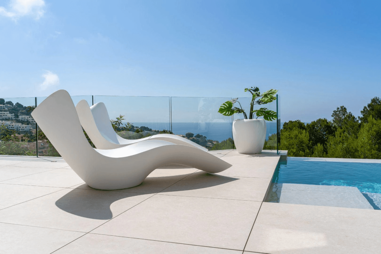 nueva villa de lujo con impresionantes vistas panorámicas al mar y a las moñtanas en Altea Hills