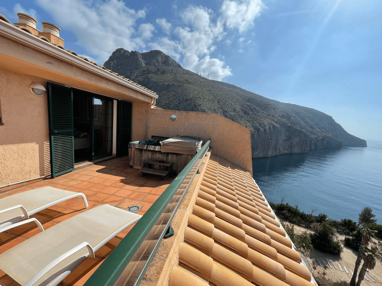 Lujoso Atico Duplex en primera linea de mar con vistas fantasticas hacia la bahia de Altea