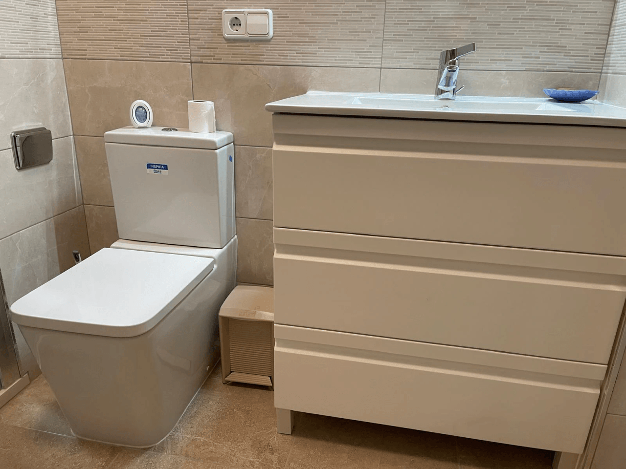 Amplio apartamento de 3 dormitorios completamente renovado en el corazón de El Albir, con piscina y garaje