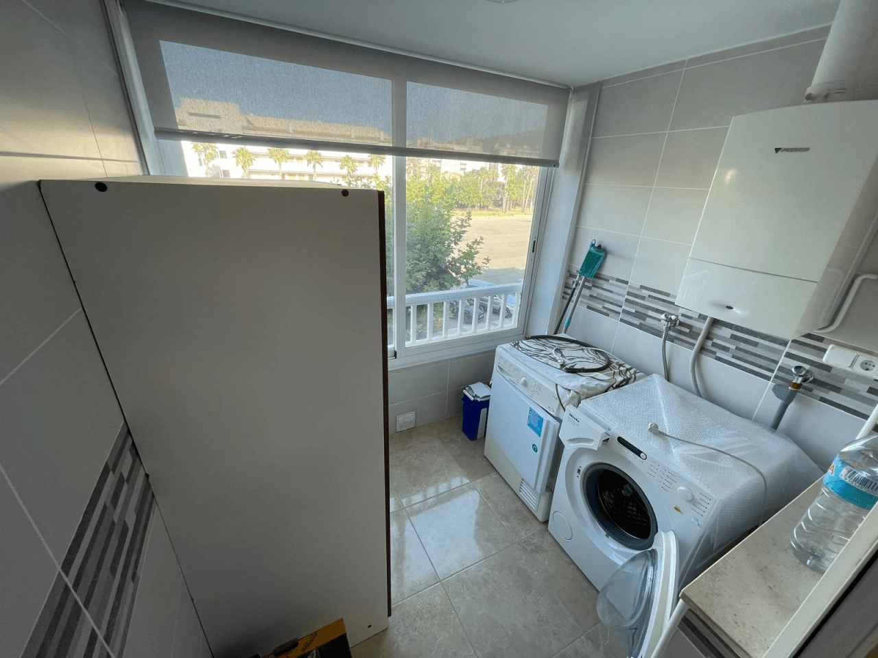 Amplio apartamento de 3 dormitorios completamente renovado en el corazón de El Albir, con piscina y garaje