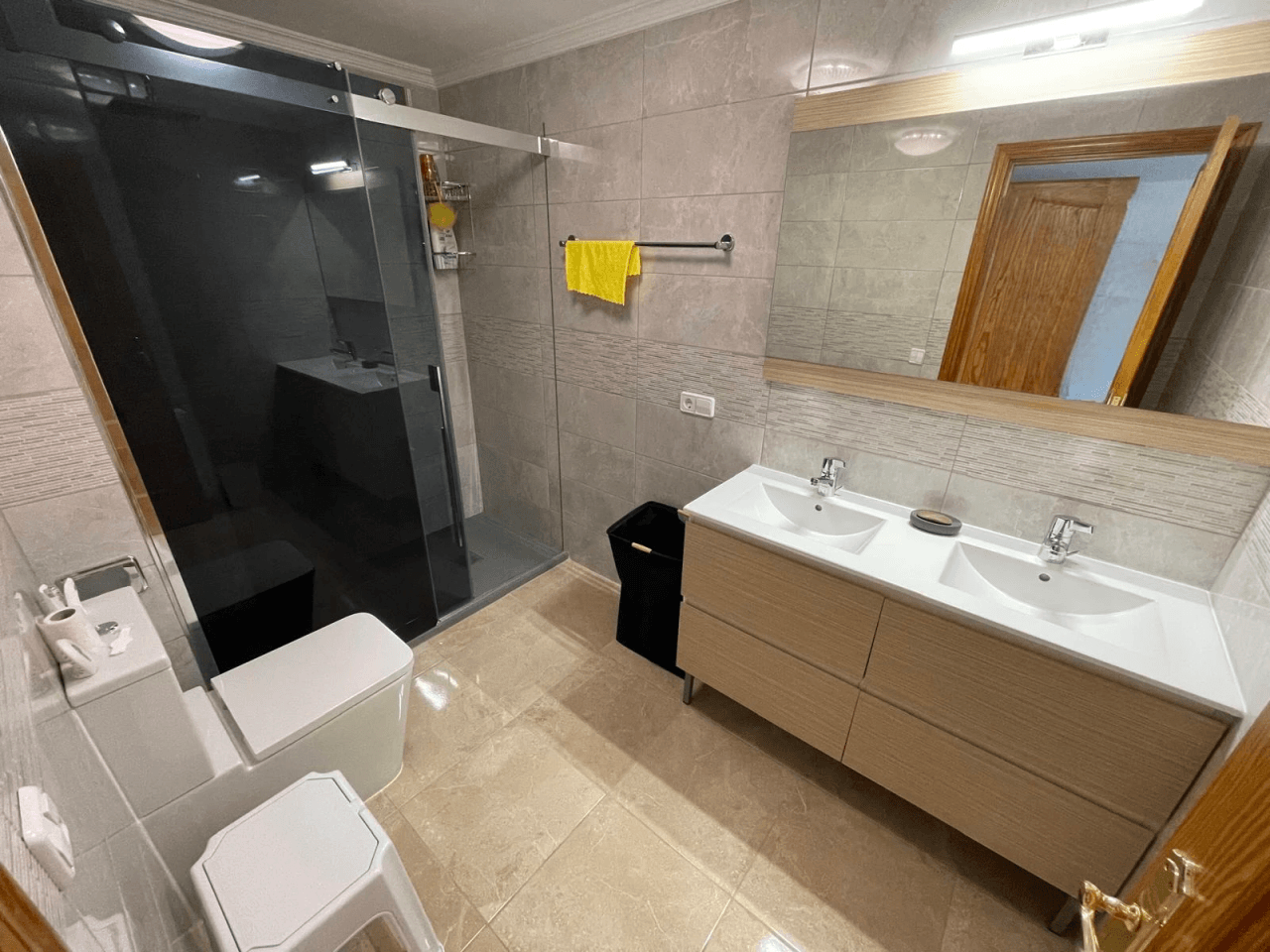 Amplio apartamento de 3 dormitorios completamente renovado en el corazón de El Albir, con piscina y garaje