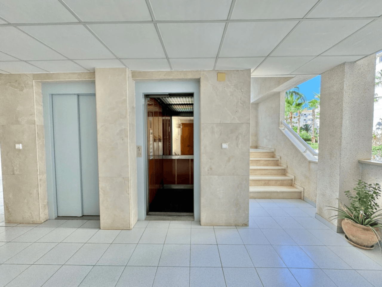 Acogedor apartamento de 3 dormitorios en el corazón de El Albir con piscina y garaje