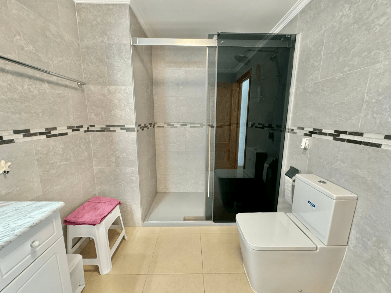 Acogedor apartamento de 3 dormitorios en el corazón de El Albir con piscina y garaje
