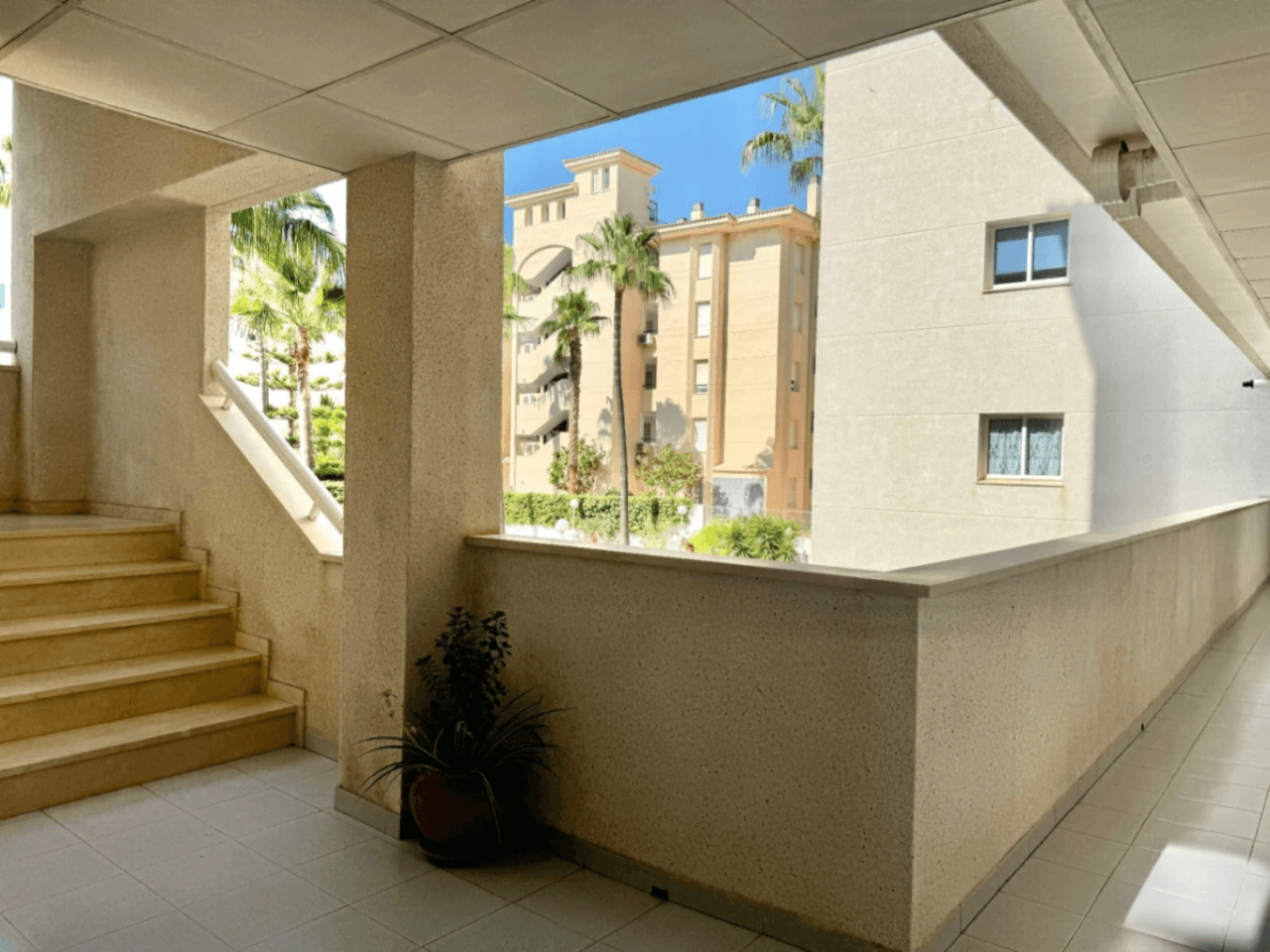 Acogedor apartamento de 3 dormitorios en el corazón de El Albir con piscina y garaje