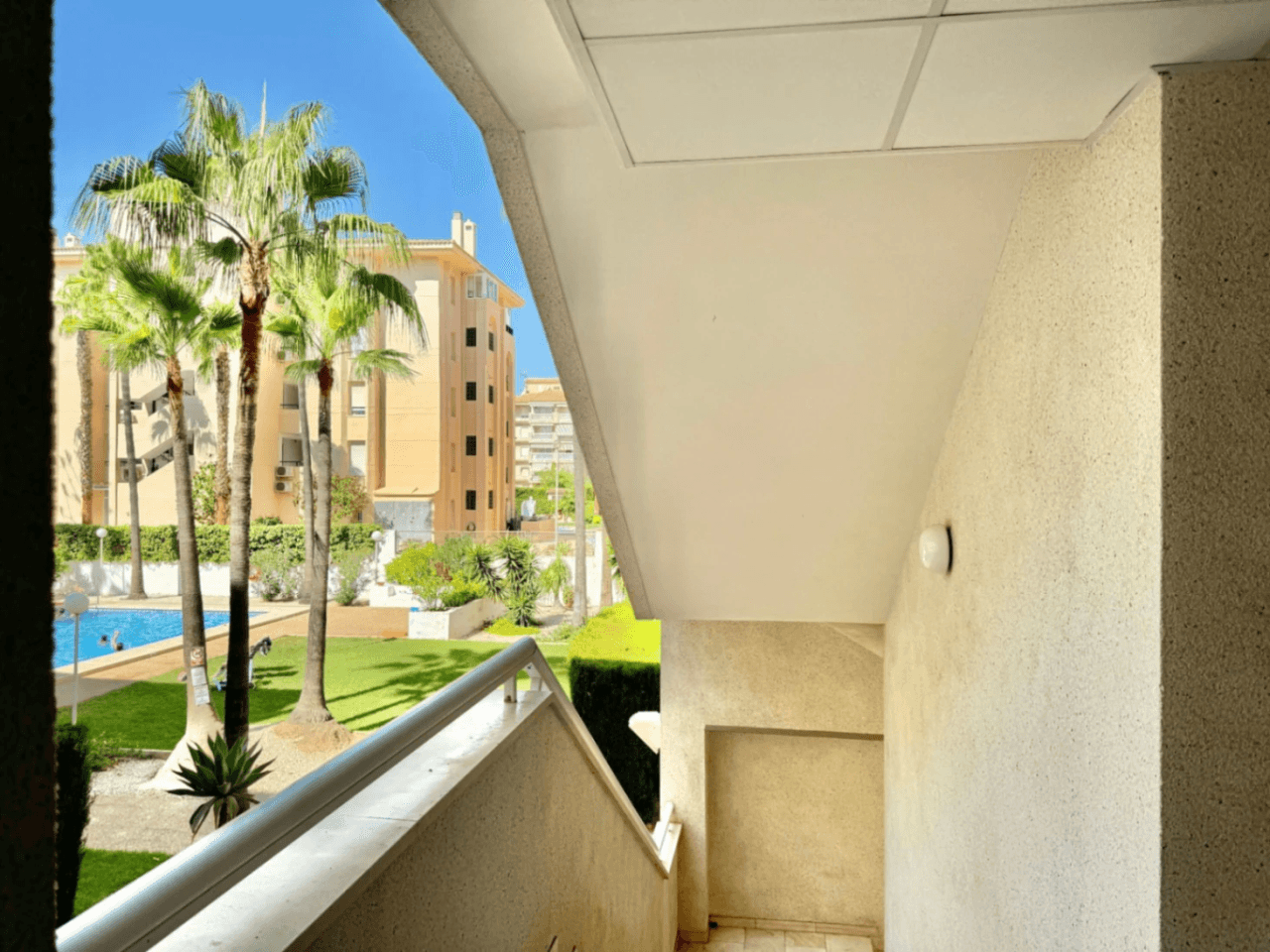 Acogedor apartamento de 3 dormitorios en el corazón de El Albir con piscina y garaje